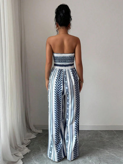 👗 50% OFF NOW! 💥 Geometric Jumpsuit with Halter Neckline & Side Slit – Unique print & elastic back – Versatile, perfect for summer parties or resort wear ✨