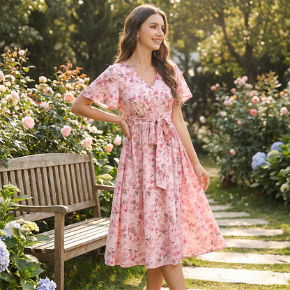 👗🌸 V-neck floral maxi dress with ruffle sleeves and belt