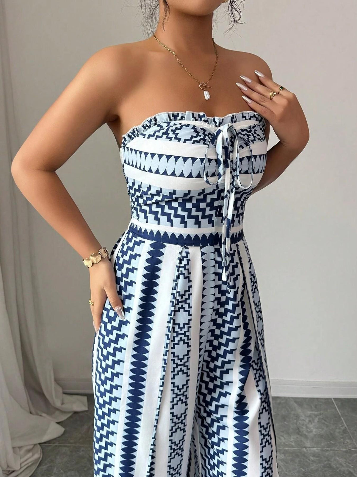 👗 50% OFF NOW! 💥 Geometric Jumpsuit with Halter Neckline & Side Slit – Unique print & elastic back – Versatile, perfect for summer parties or resort wear ✨