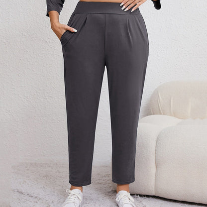 Women's Plus Size Tapered Pants with Pockets