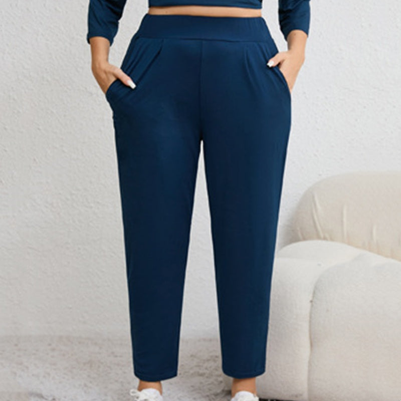 Women's Plus Size Tapered Pants with Pockets