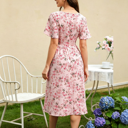 👗🌸 V-neck floral maxi dress with ruffle sleeves and belt
