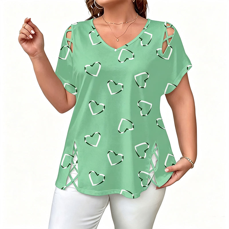 Plus Size Women's Heart Print T-Shirt 💞 A Sweet Heart, a Flattering Fit – Wear the Love, Feel the Comfort ✨